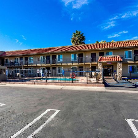 Econo Lodge Inn & Suites Escondido Downtown Eksteriør billede