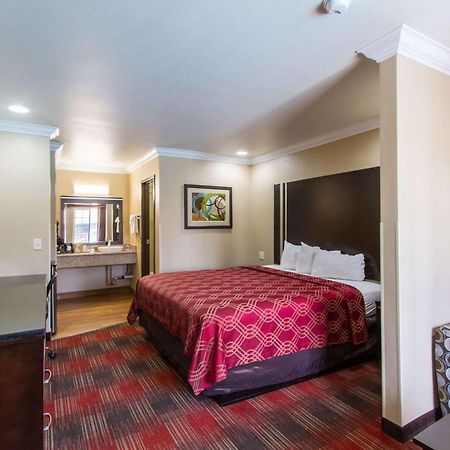 Econo Lodge Inn & Suites Escondido Downtown Eksteriør billede