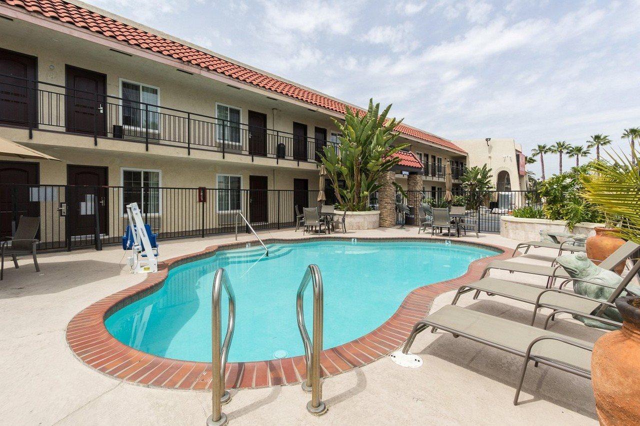 Econo Lodge Inn & Suites Escondido Downtown Eksteriør billede