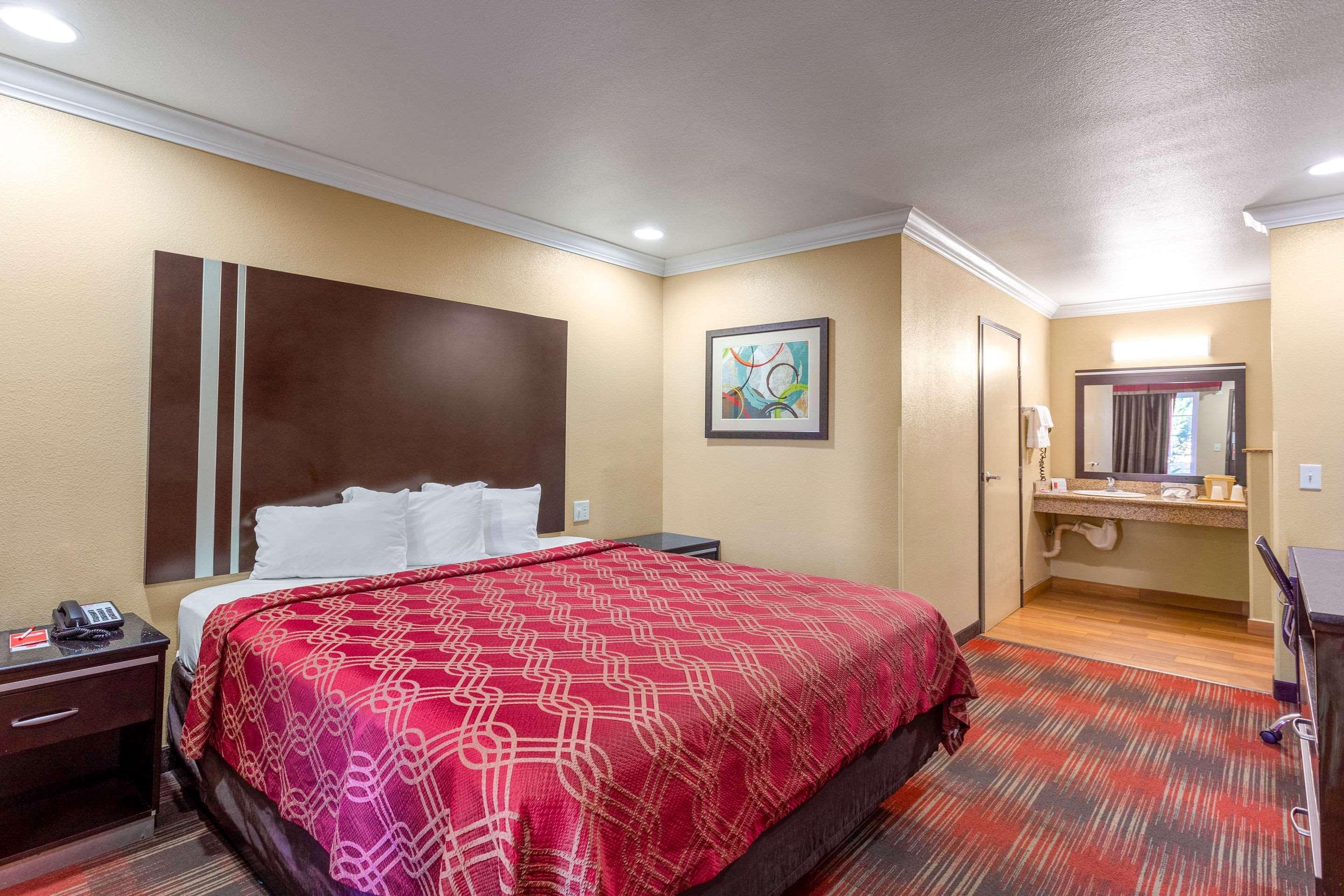 Econo Lodge Inn & Suites Escondido Downtown Eksteriør billede