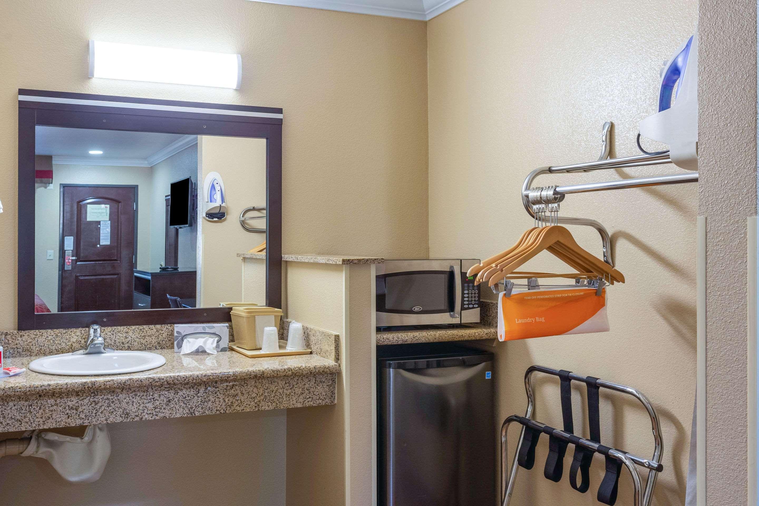 Econo Lodge Inn & Suites Escondido Downtown Eksteriør billede