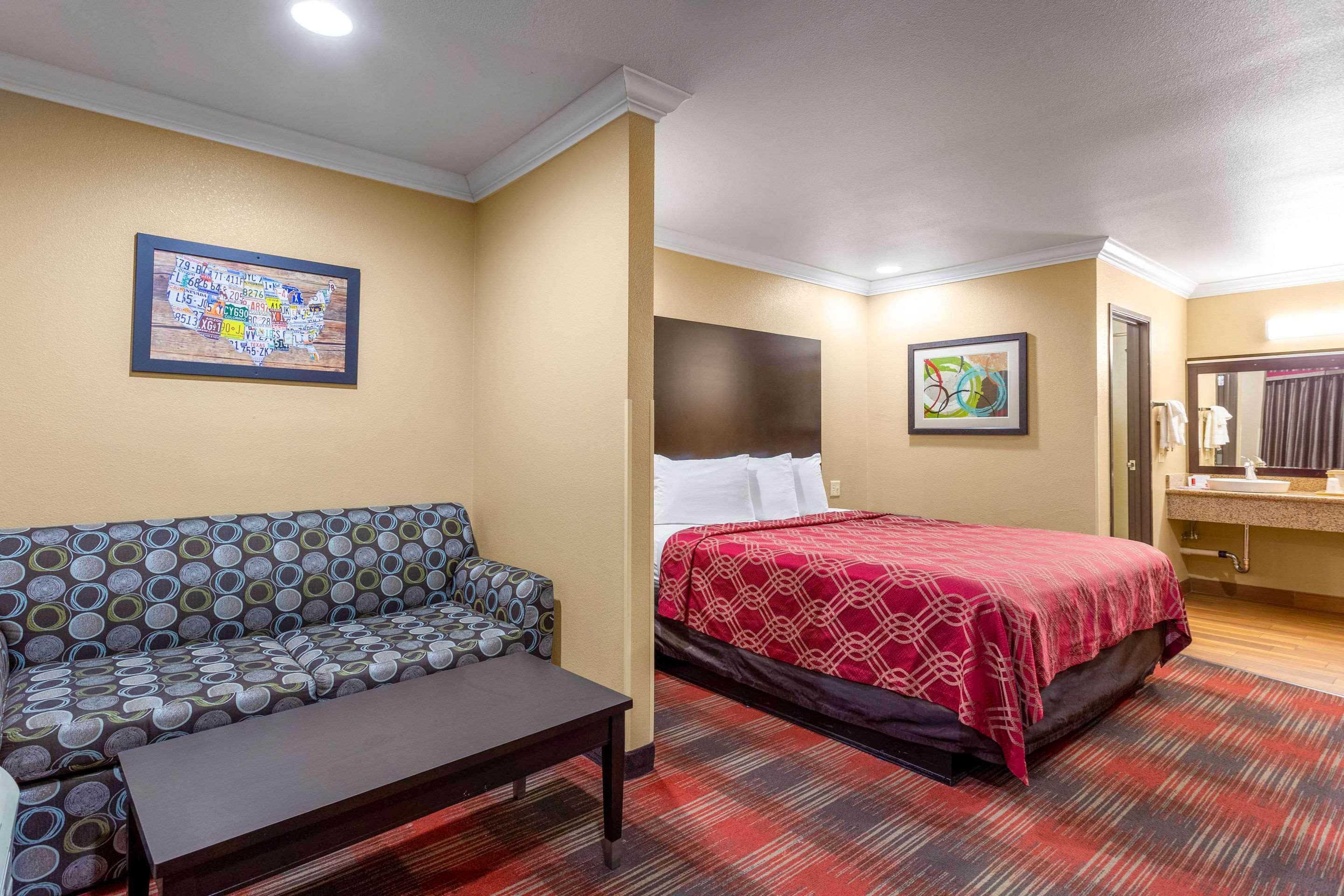 Econo Lodge Inn & Suites Escondido Downtown Eksteriør billede