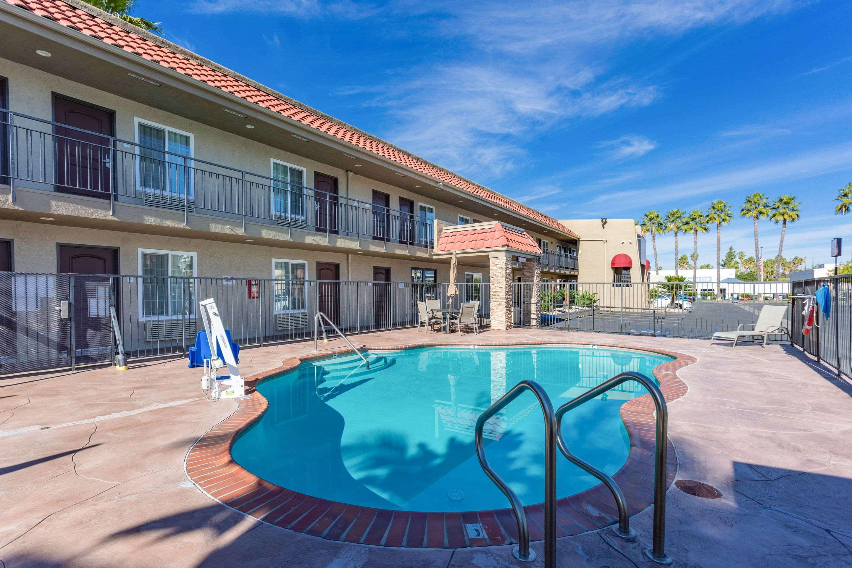 Econo Lodge Inn & Suites Escondido Downtown Eksteriør billede