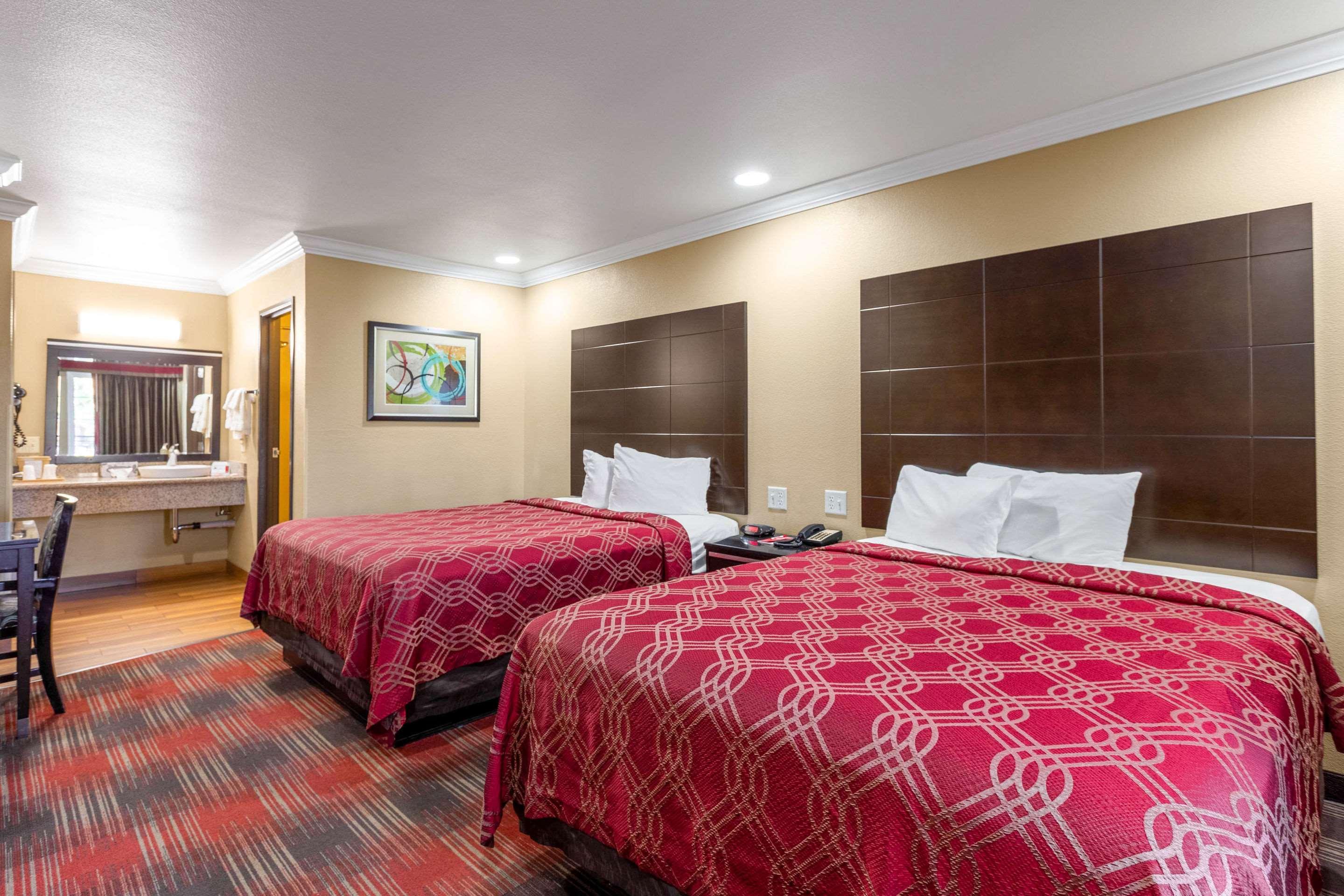 Econo Lodge Inn & Suites Escondido Downtown Eksteriør billede