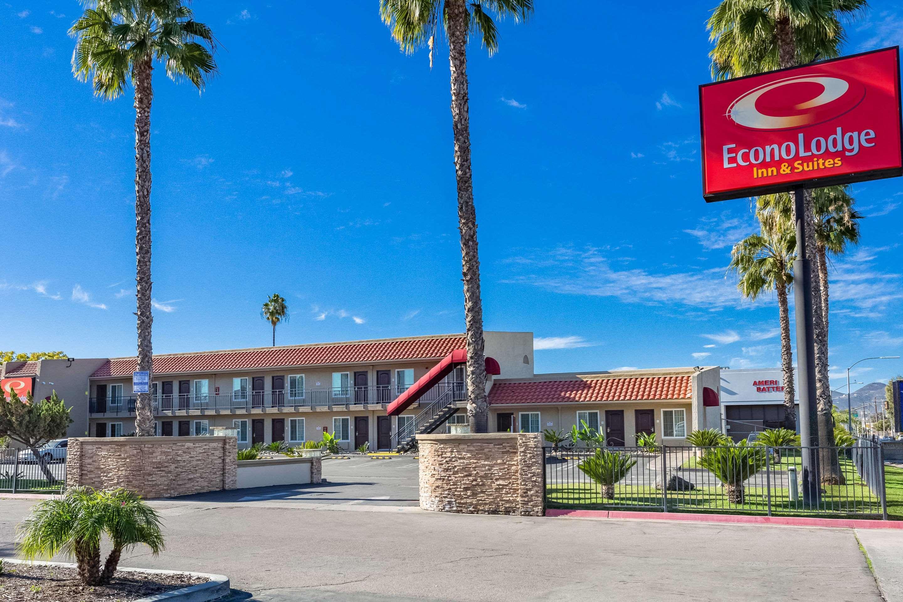 Econo Lodge Inn & Suites Escondido Downtown Eksteriør billede