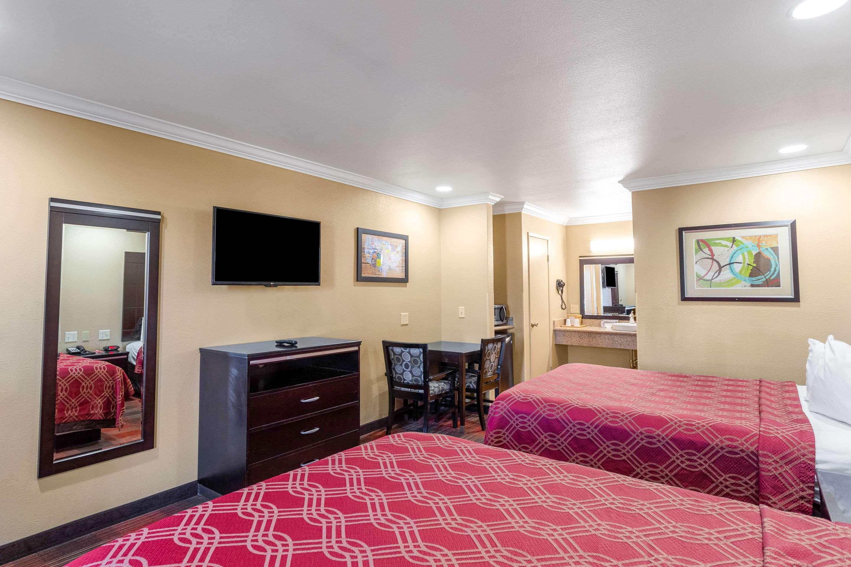 Econo Lodge Inn & Suites Escondido Downtown Eksteriør billede