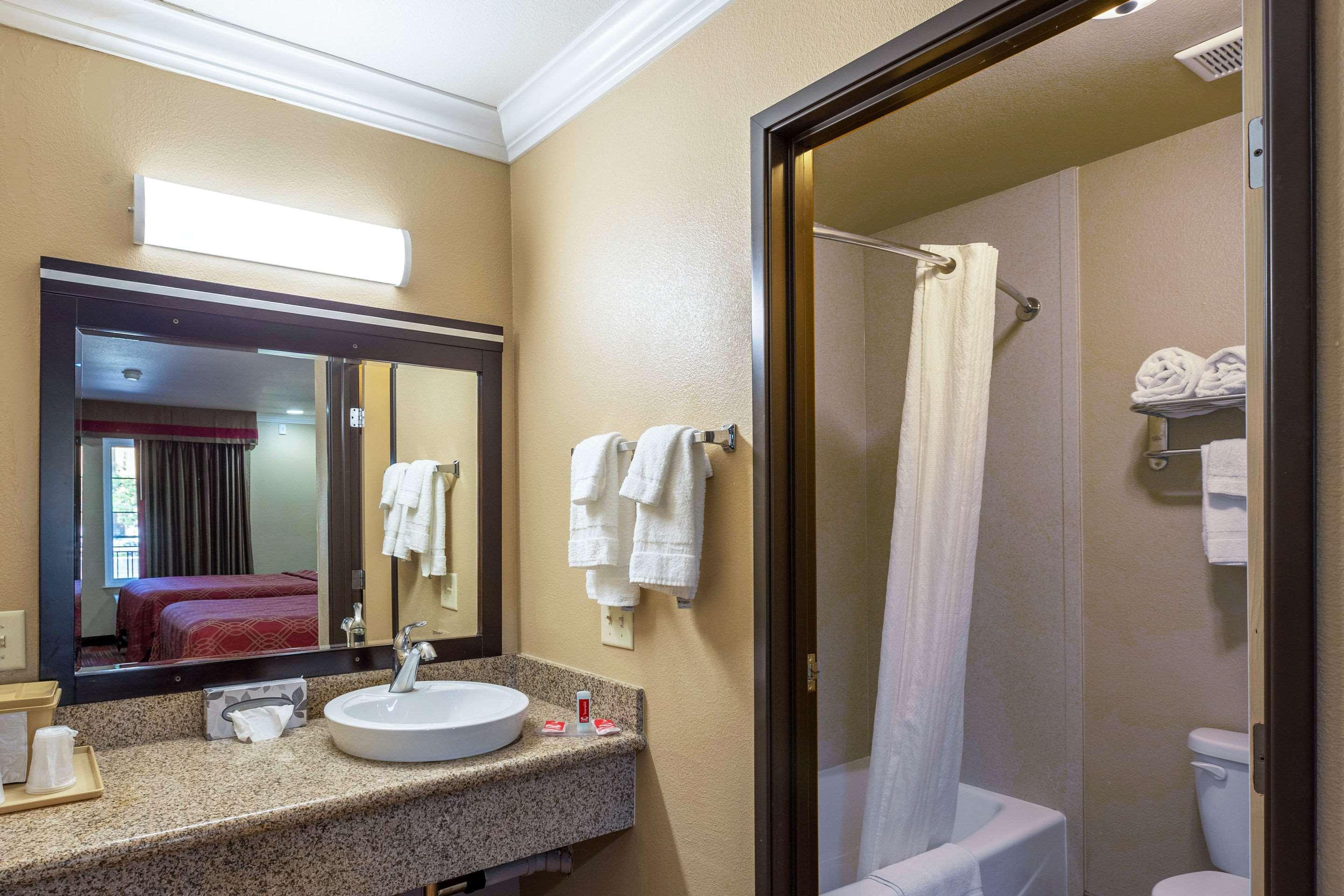 Econo Lodge Inn & Suites Escondido Downtown Eksteriør billede