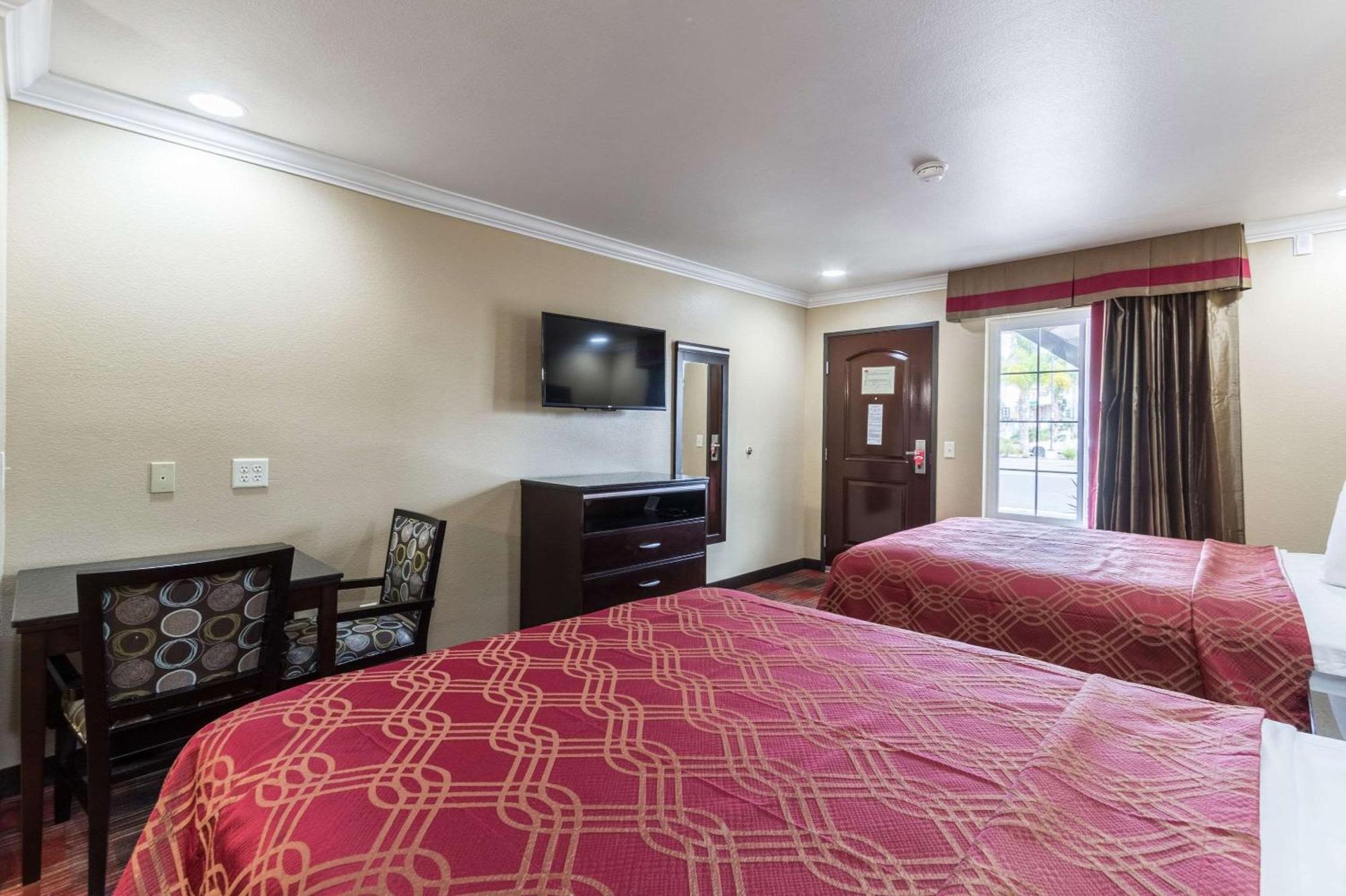 Econo Lodge Inn & Suites Escondido Downtown Eksteriør billede