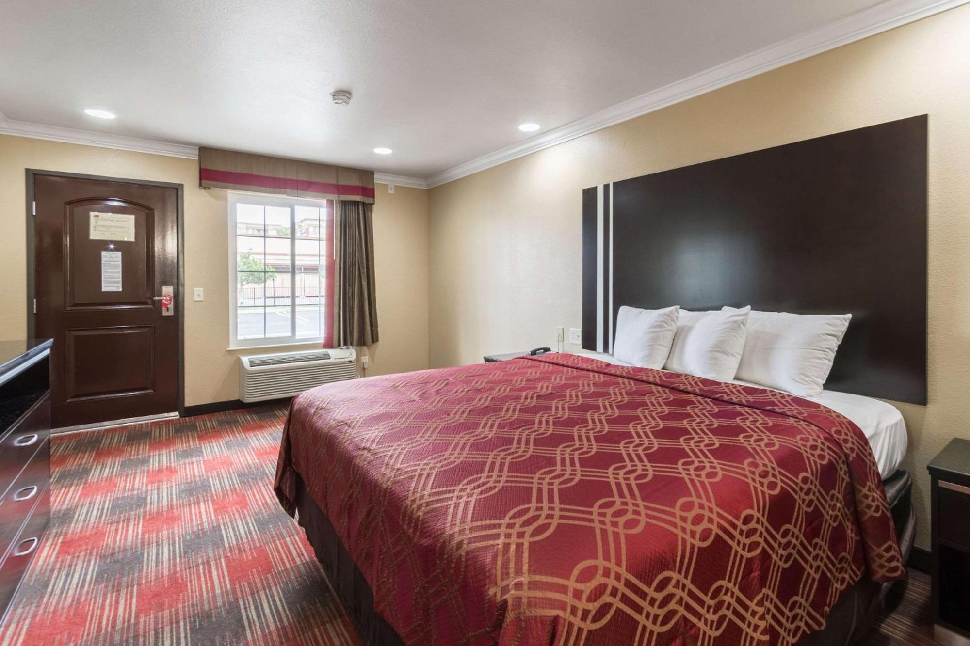 Econo Lodge Inn & Suites Escondido Downtown Eksteriør billede